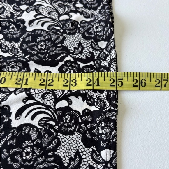 White House Black Market Choker Top NWT Size M Sleeveless Goth Floral Office - Picture 14 of 14